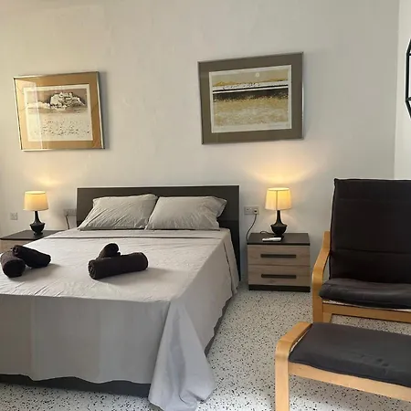 Seafront Harbour View דירה *