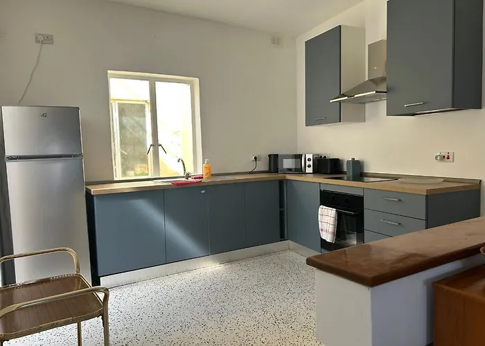 Seafront Harbour View Apartamento *