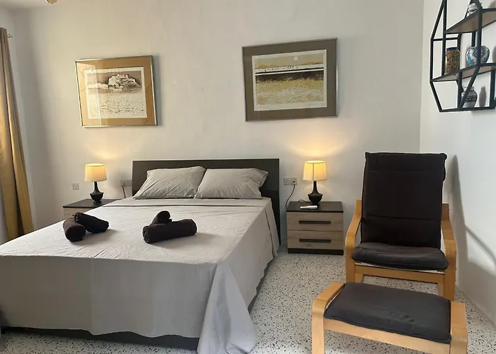 Seafront Harbour View Apartamento *