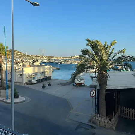 Seafront Harbour View Lejlighed