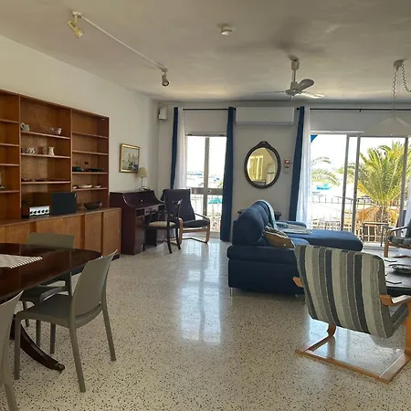 Seafront Harbour View Apartament *