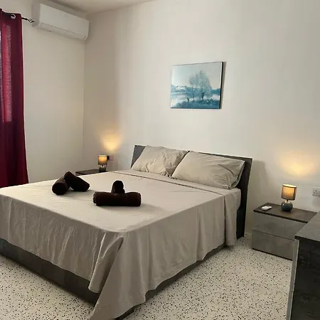 Seafront Harbour View Apartament