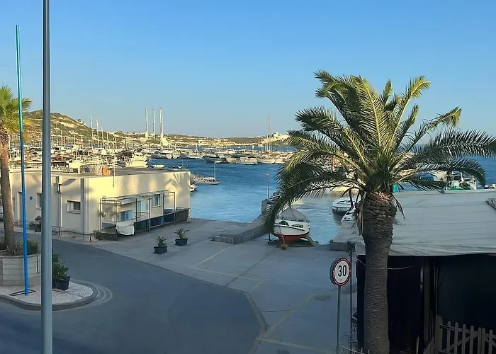 Seafront Harbour View Apartament