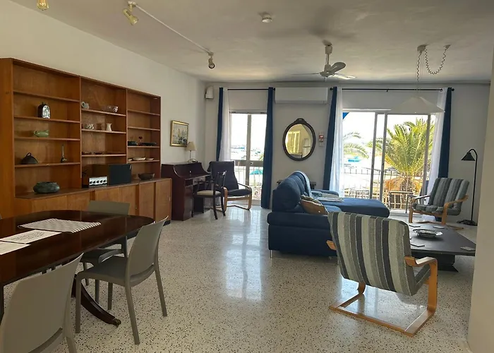 Seafront Harbour View Apartament *